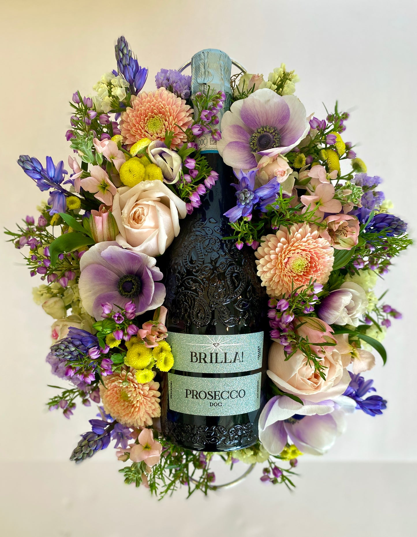 Brilla! Prosecco DOC with Deluxe Floral Arrangement
