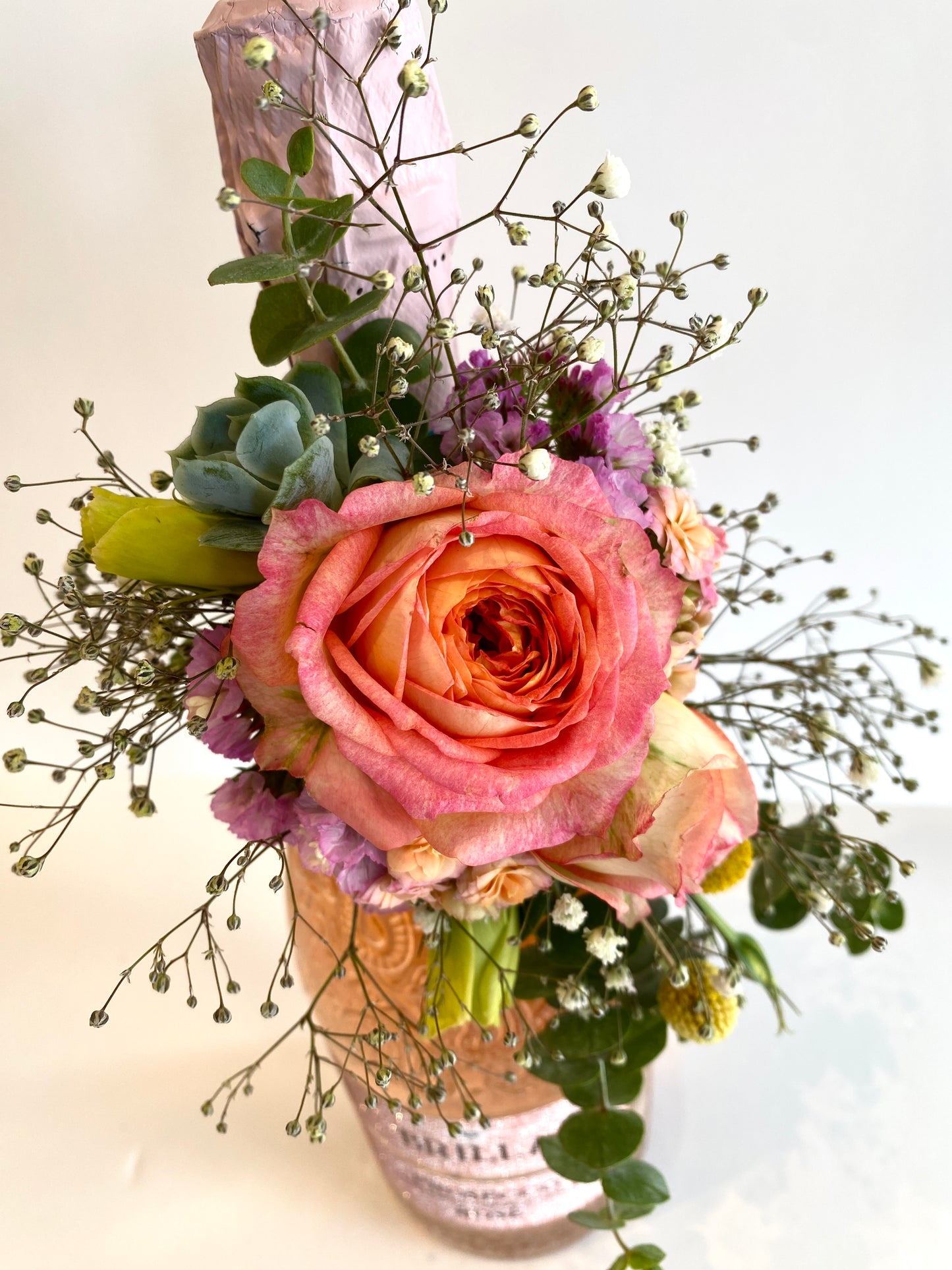 Brilla! Prosecco Rosé with Floral Arrangement